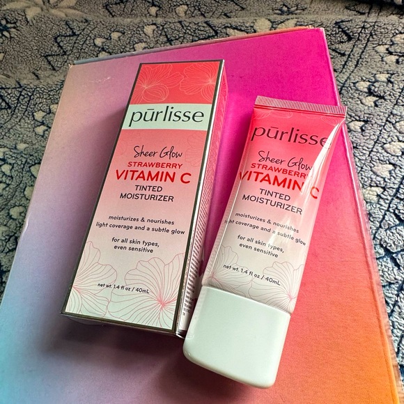 ✨ TINTED MOISTEURIZER✨ - Picture 1 of 4